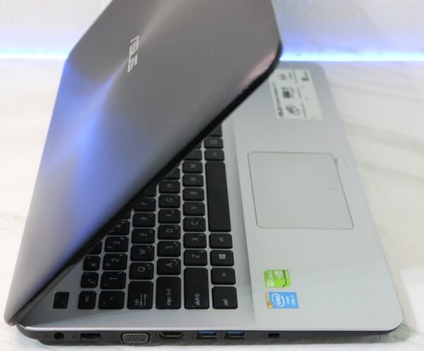 Asus X555LX555L – Intel Core i7 | 4GB RAM | 120GB SSD | NVIDIA GeForce 820M | 15.6" ekran | Polovan laptop