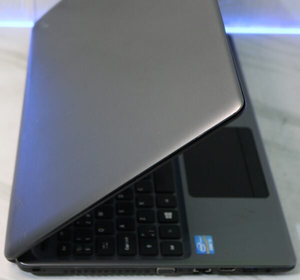 Acer Aspire E1-570