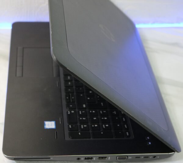 HP ZBook 17 G3 HP ZBook 17 G3
