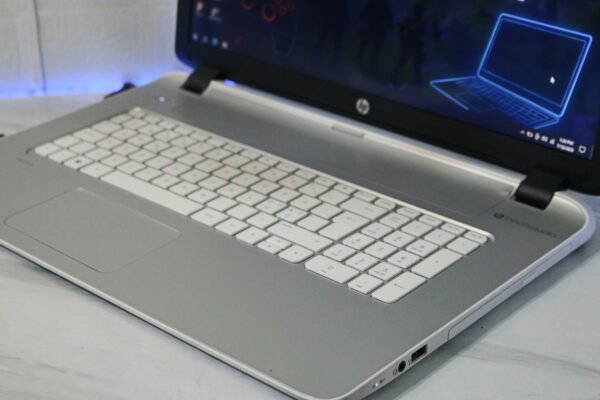 HP Pavilion 17 polovan laptop