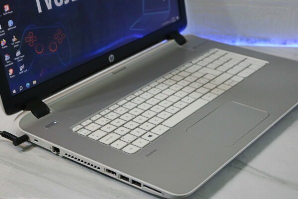 HP Pavilion 17 polovan laptop