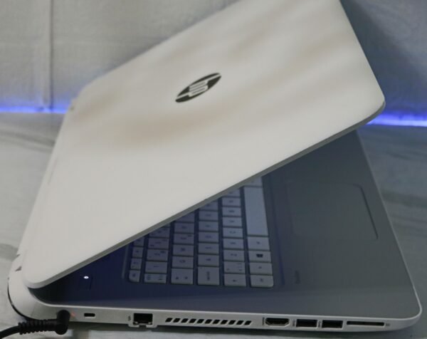 HP Pavilion 17 polovan laptop