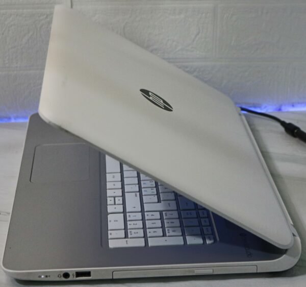 HP Pavilion 17 polovan laptop