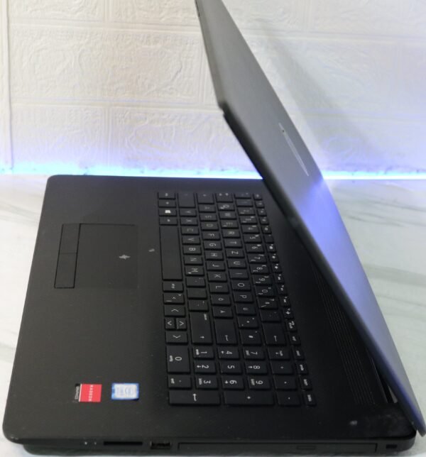 HP 17 BY1 polovan laptop