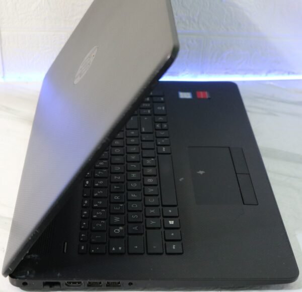 HP 17 BY1 polovan laptop